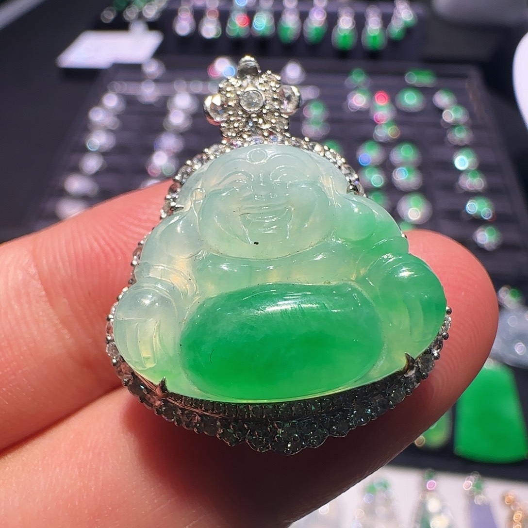 翡翠18K金镶嵌颈饰吊坠