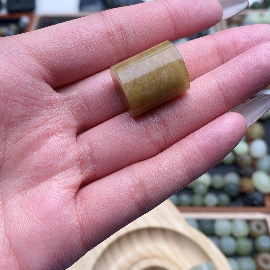 发***元和田玉未镶嵌珠宝半成品