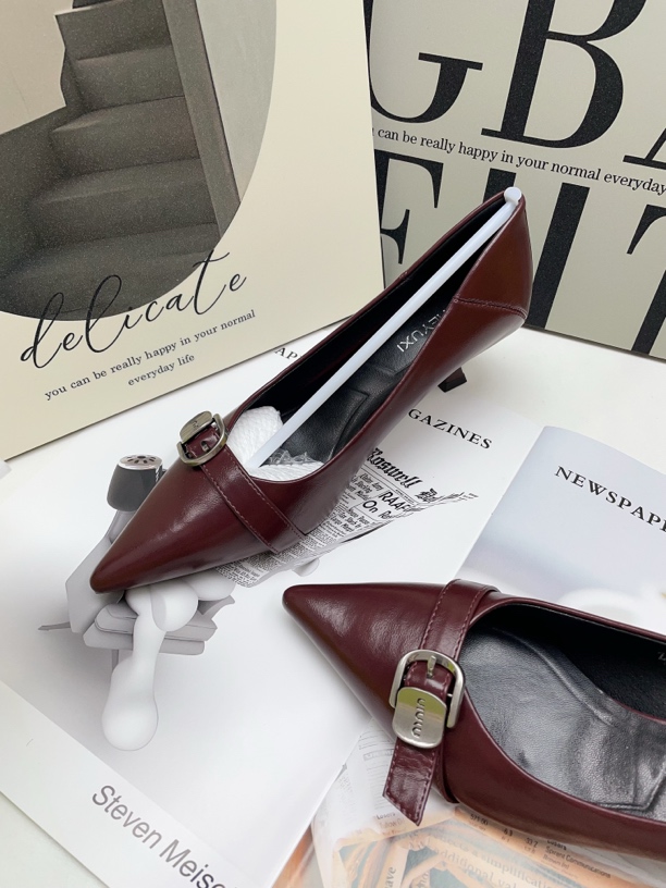 2025春夏新款安可拉红皮带扣低跟单鞋