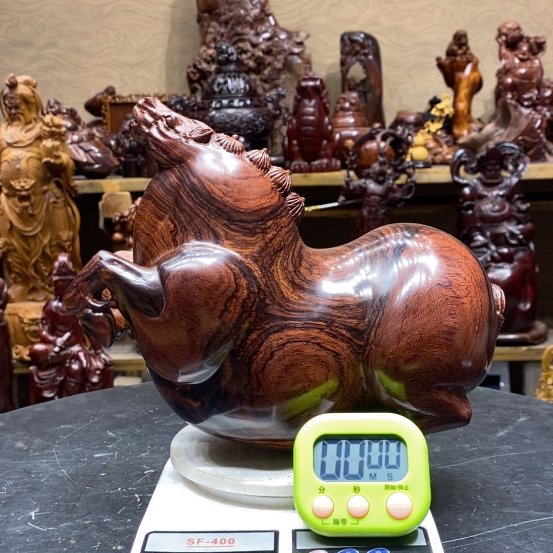 木阿*海南黄花梨摆件。