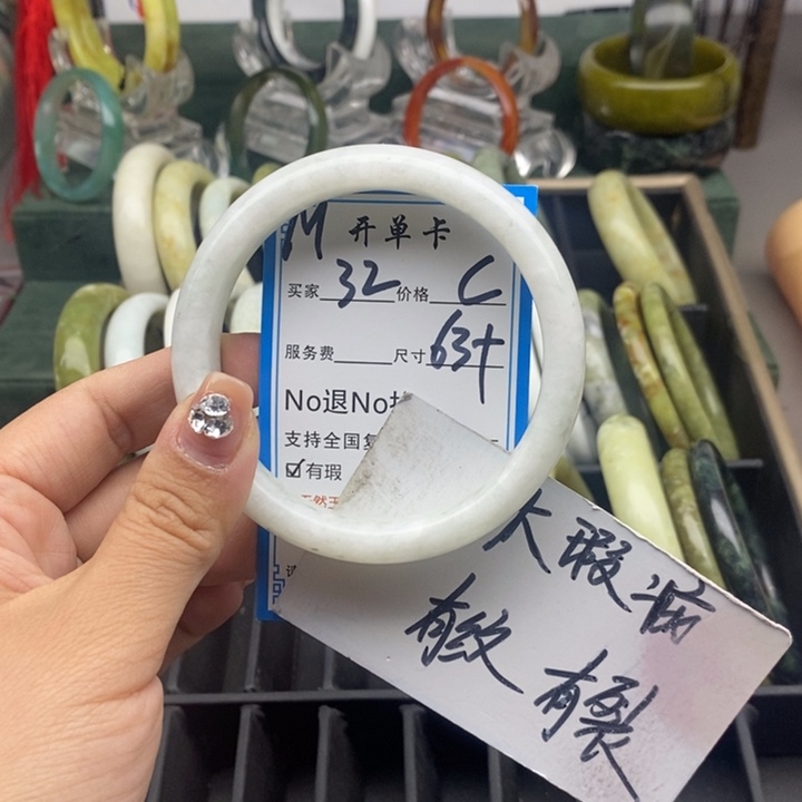 蛇纹石玉未镶嵌手镯