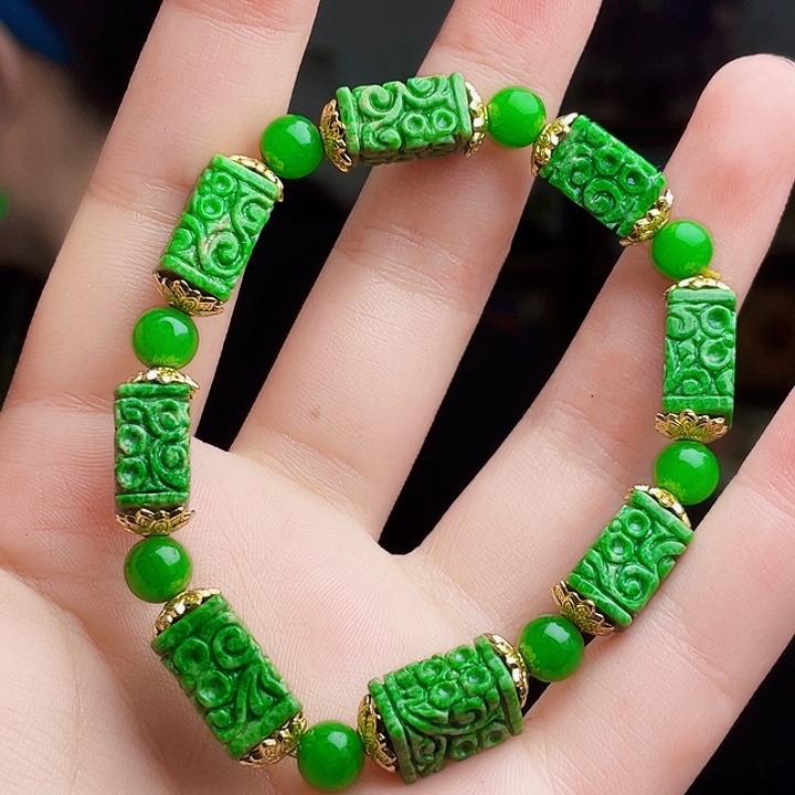 翡翠未镶嵌颈饰多样性