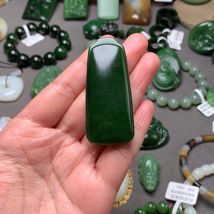 开***心和田玉未镶嵌颈饰