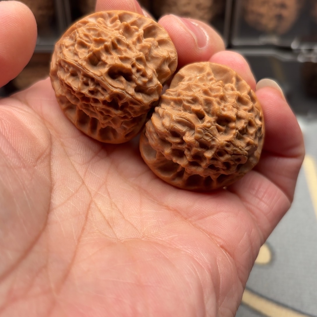 文玩核桃把件六**太行龙珠