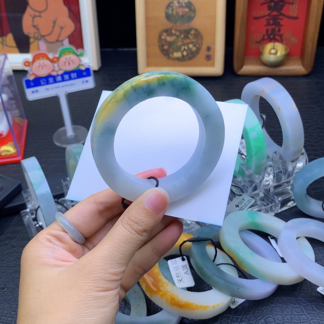 定制翡翠未镶嵌翡翠手镯