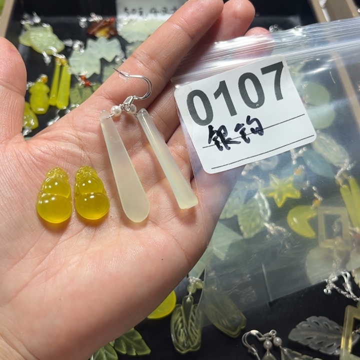 妺***)蛇纹石玉合金耳饰