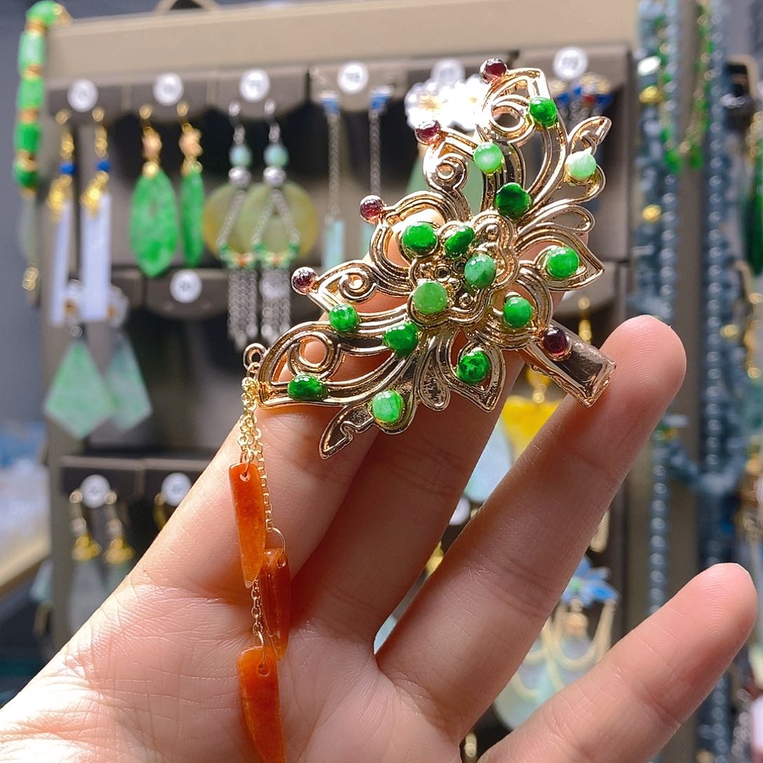 未镶嵌翡翠耳饰翡翠