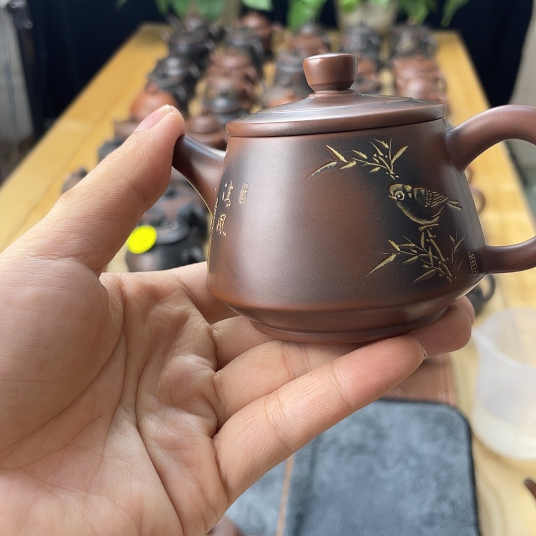 P***E泥塑福利壶无礼盒装