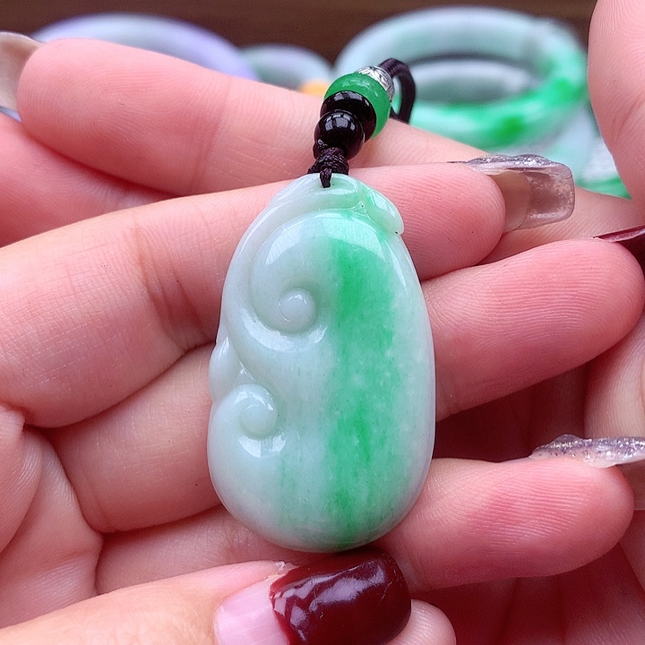 翡翠颈饰未镶嵌翡翠