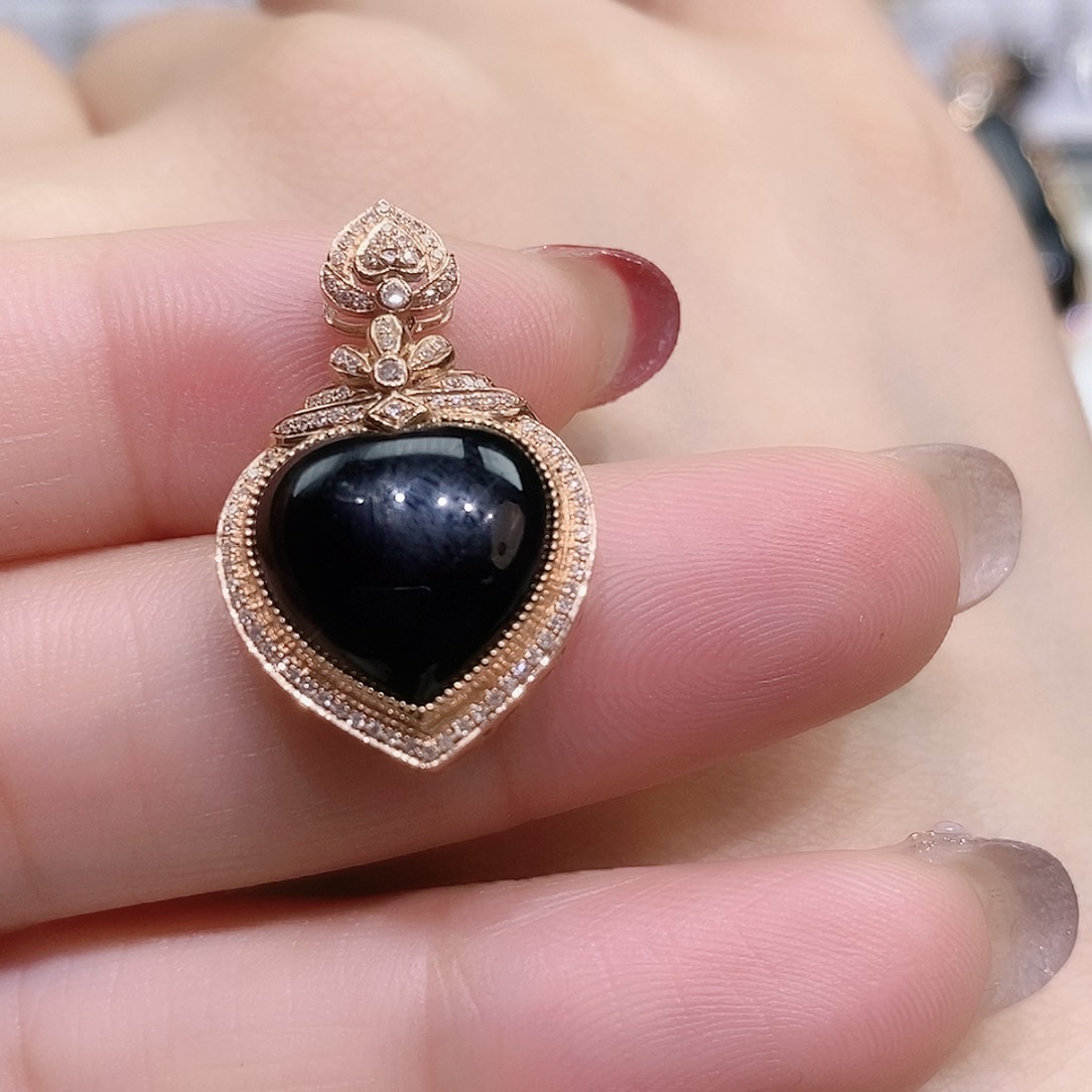 翡翠颈饰18K金镶嵌吊坠