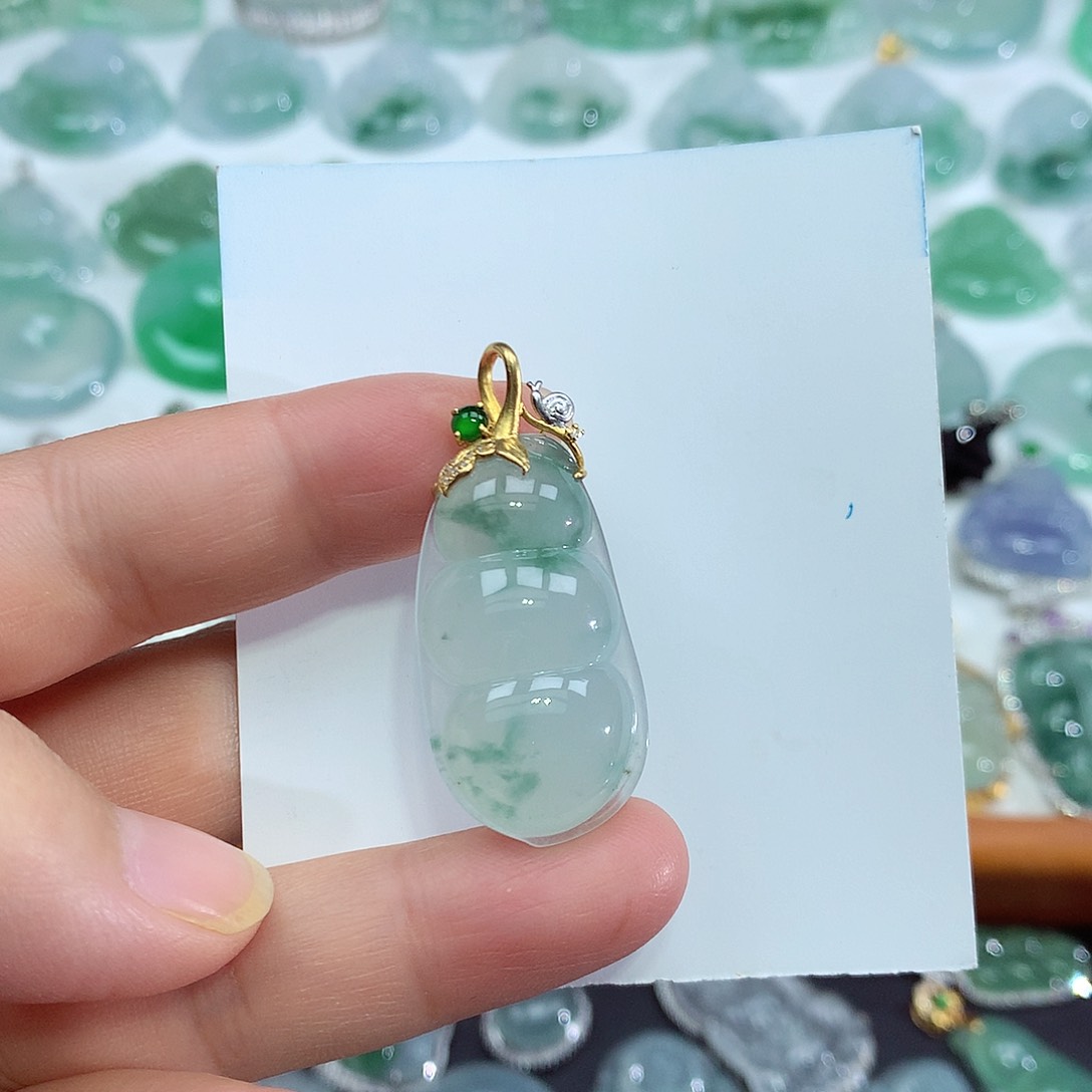 翡翠颈饰18K金镶嵌福豆