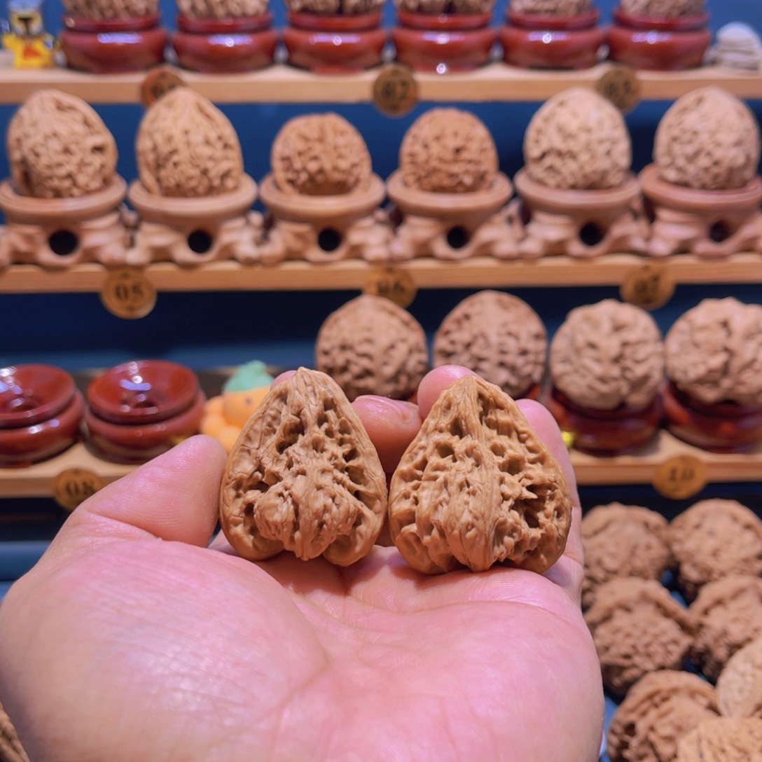 魂***藏吊坠文玩核桃南疆石手捻