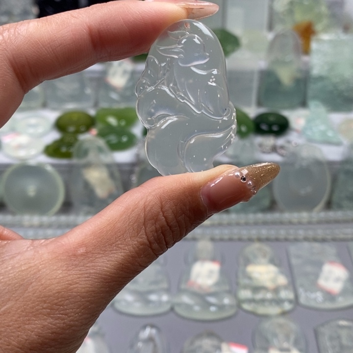 蛇纹石玉颈饰未镶嵌