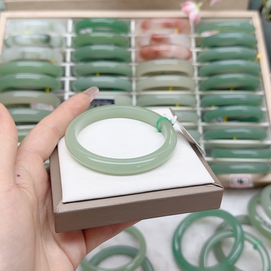 石英质玉手镯未镶嵌 58