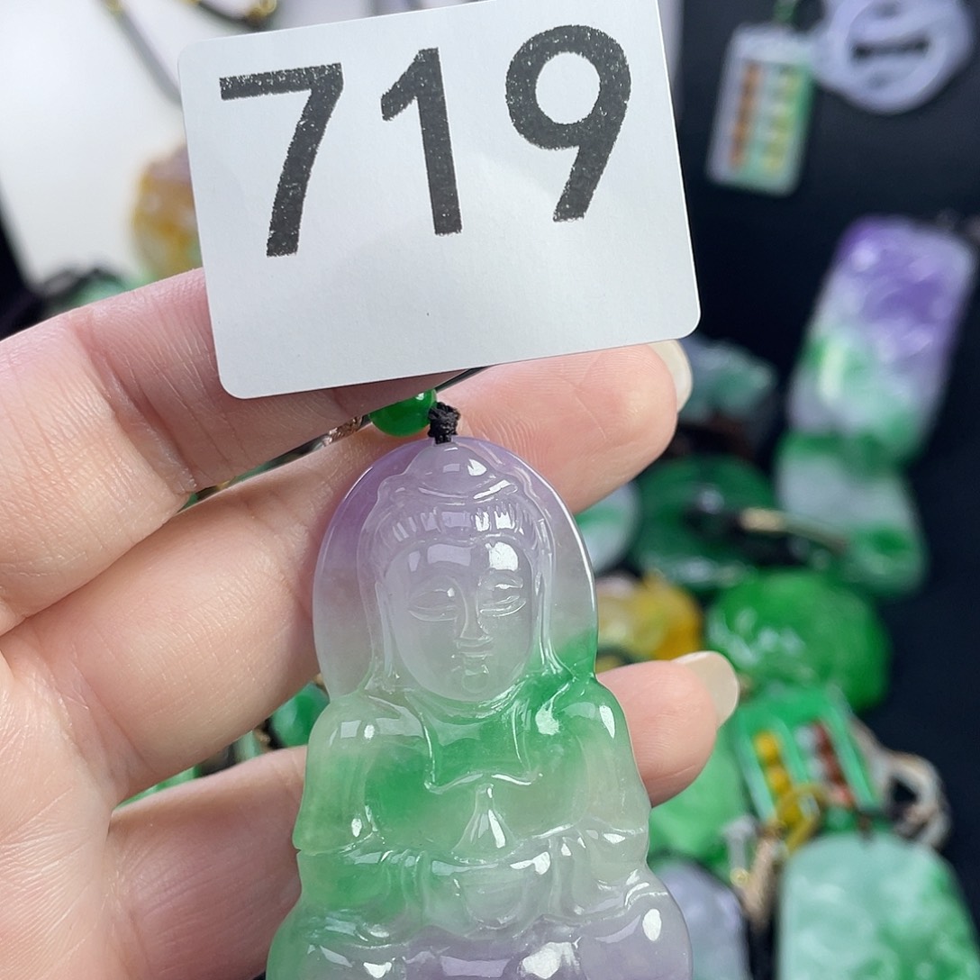 翡翠未镶嵌吊坠(赠链)