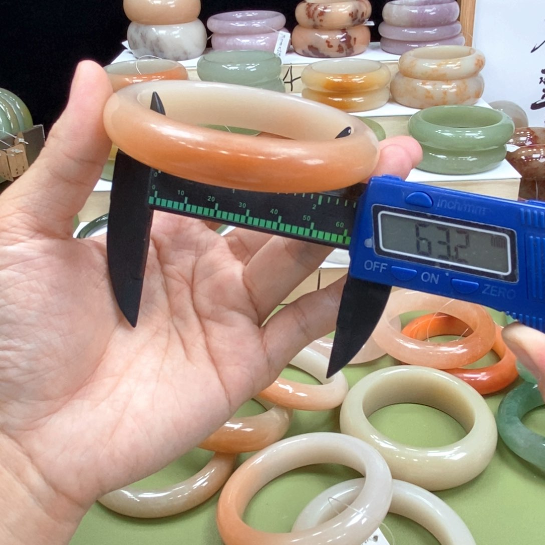 石英质玉未镶嵌手镯