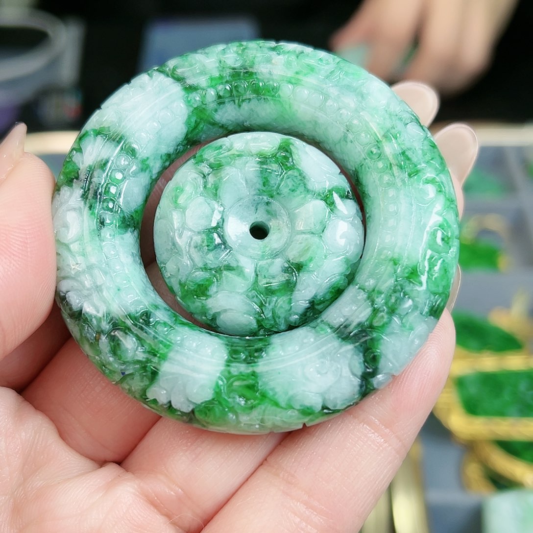 翡翠颈饰未镶嵌吊坠