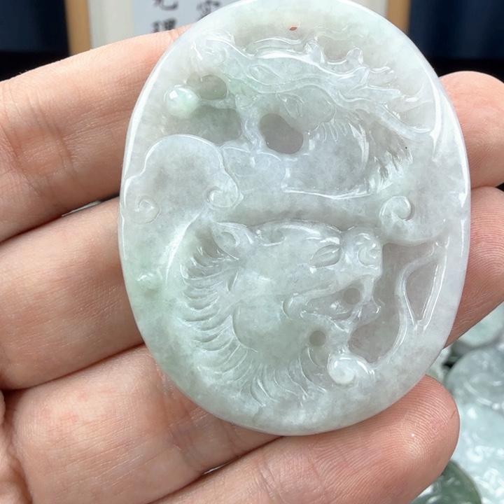 翡翠挂件未镶嵌翡翠