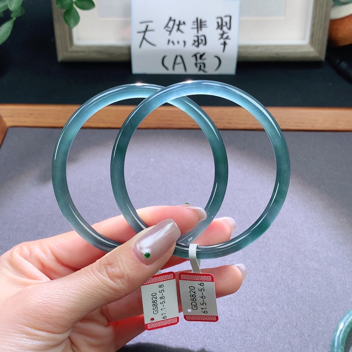 翡翠手镯未镶嵌凤*瑾天然翡翠手镯