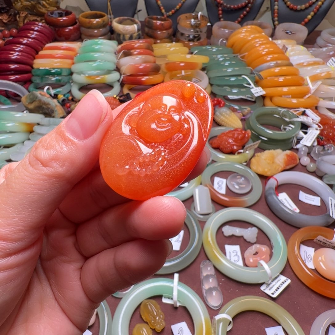 知***乐石英岩玉未镶嵌手镯