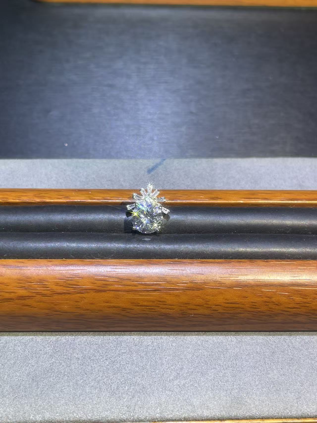 a9726白色满镶四爪吊坠多样发