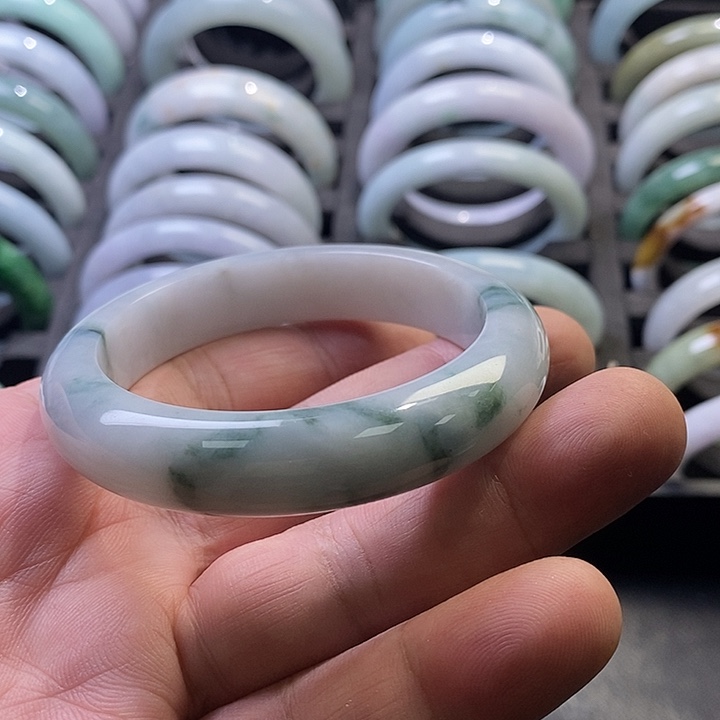 Y****翡翠未镶嵌手镯正