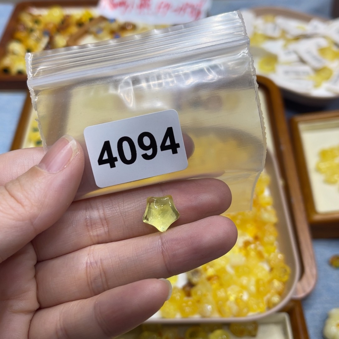 琥珀珠宝奇石未镶嵌