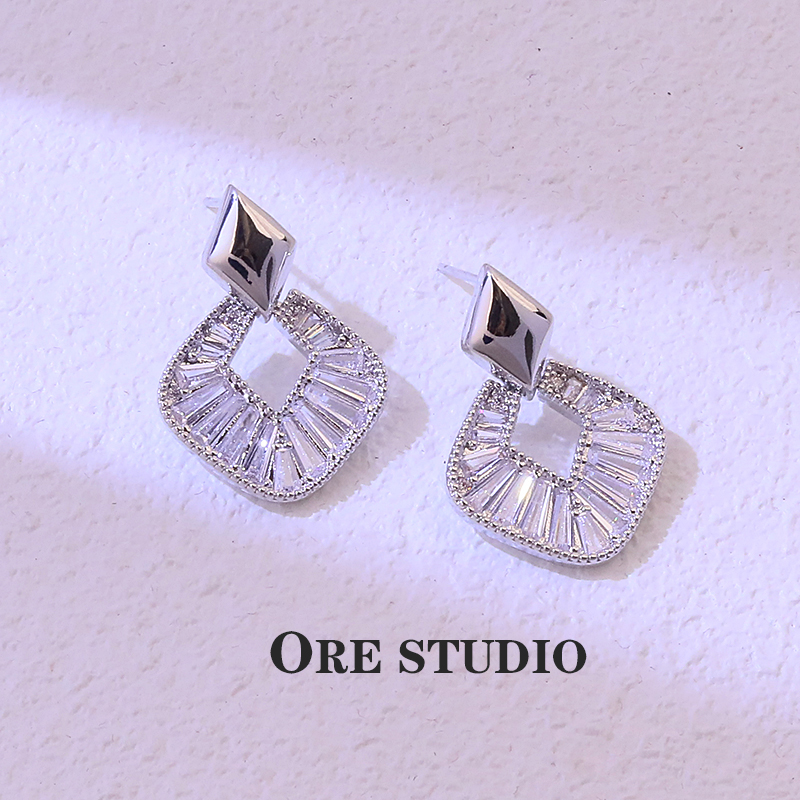 铜合金仿水晶耳饰 K45气质轻奢时尚百搭小众个性ins耳环