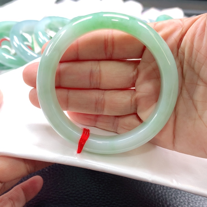 翡翠手镯未镶嵌5656565656