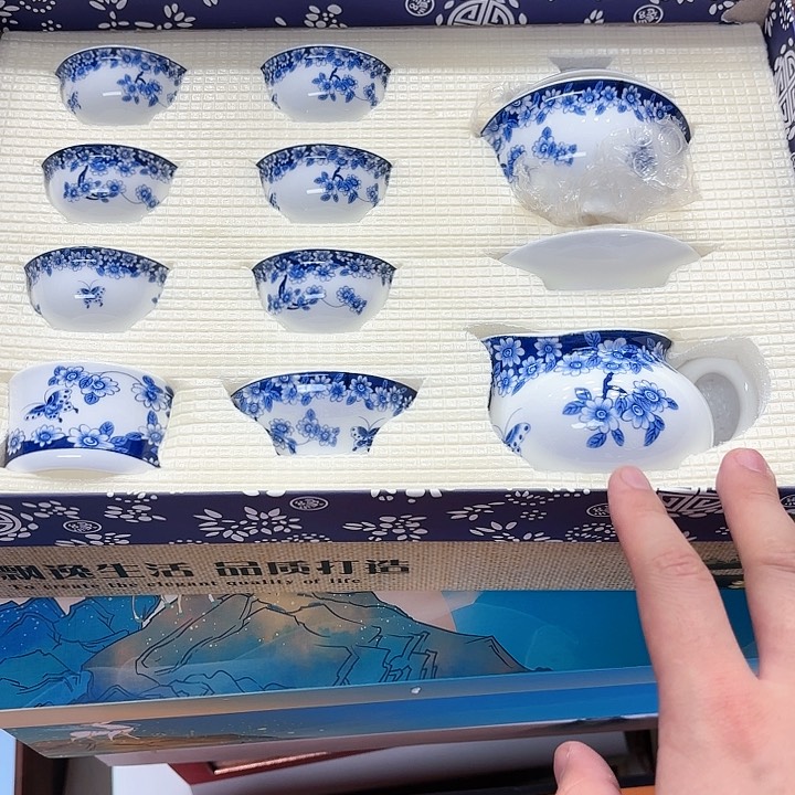 孤品茶具套装等。         