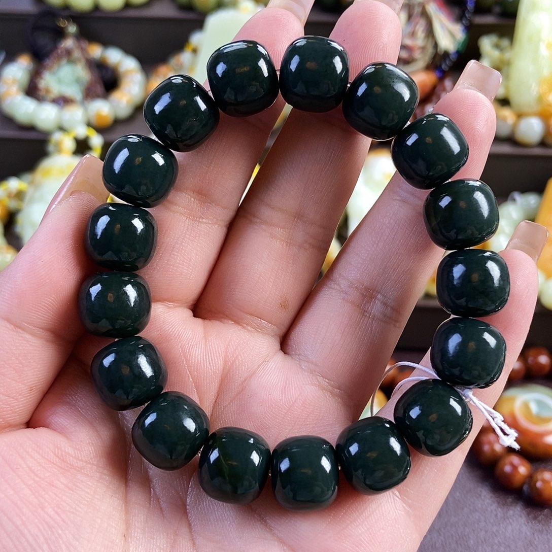 透闪石质玉未镶嵌手串