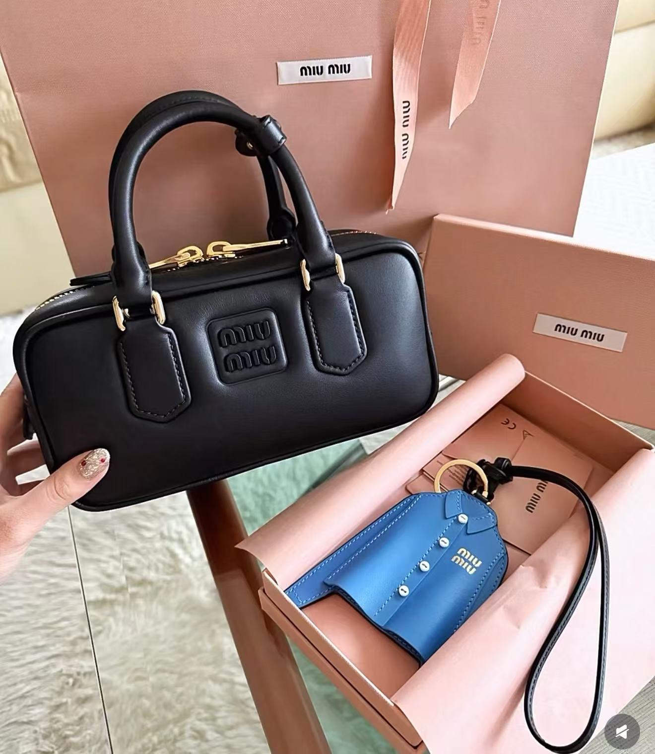 95新 MIU MIU/缪缪 黑色小号保龄球包 18307782