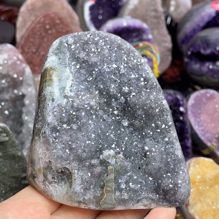 水晶摆件未镶嵌捡漏