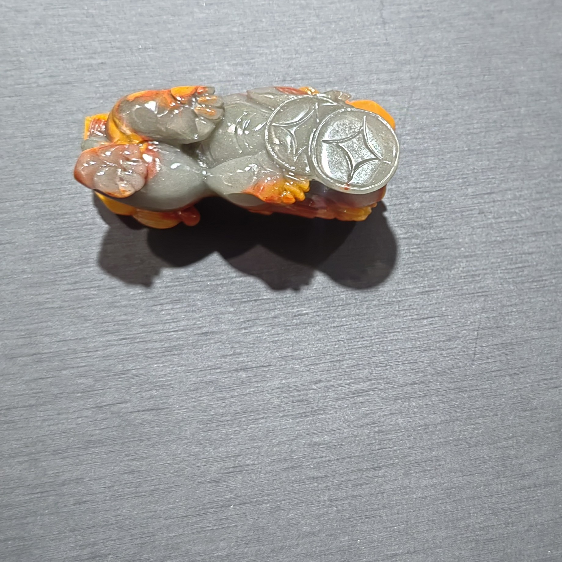 貔貅红皮俏色精美水润招财进宝挂件