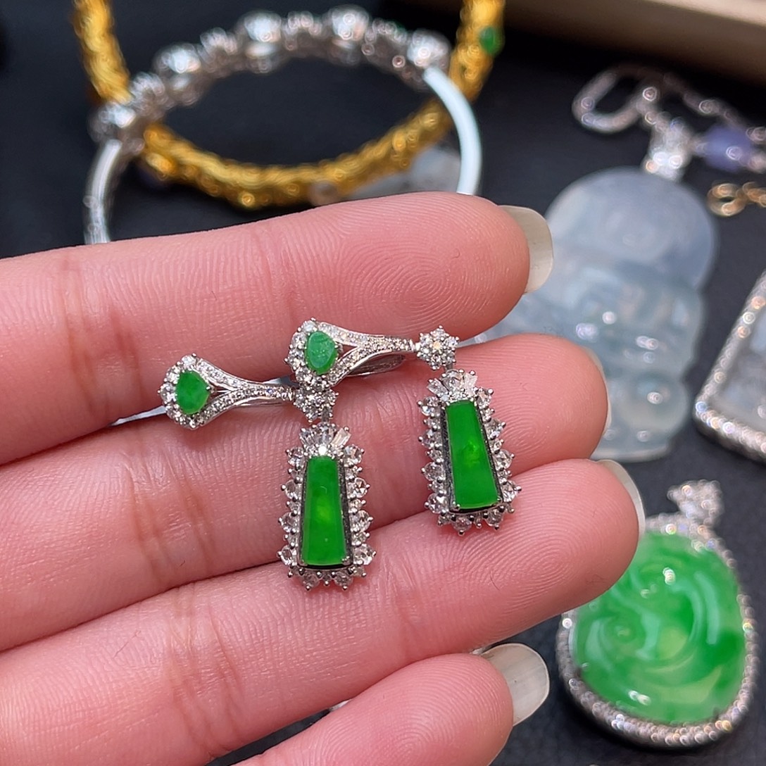 翡翠18K金镶嵌耳饰无事牌