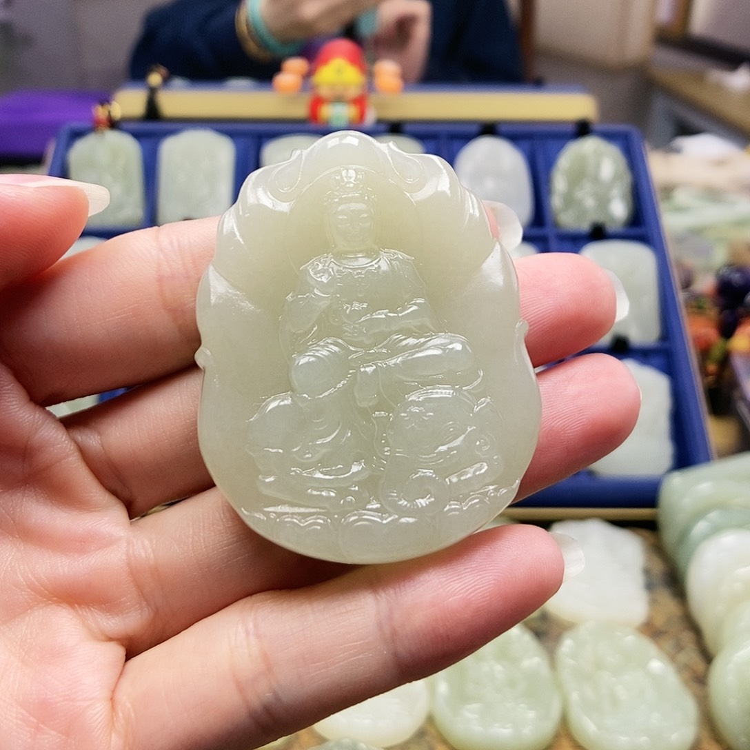 和田玉颈饰未镶嵌开*?