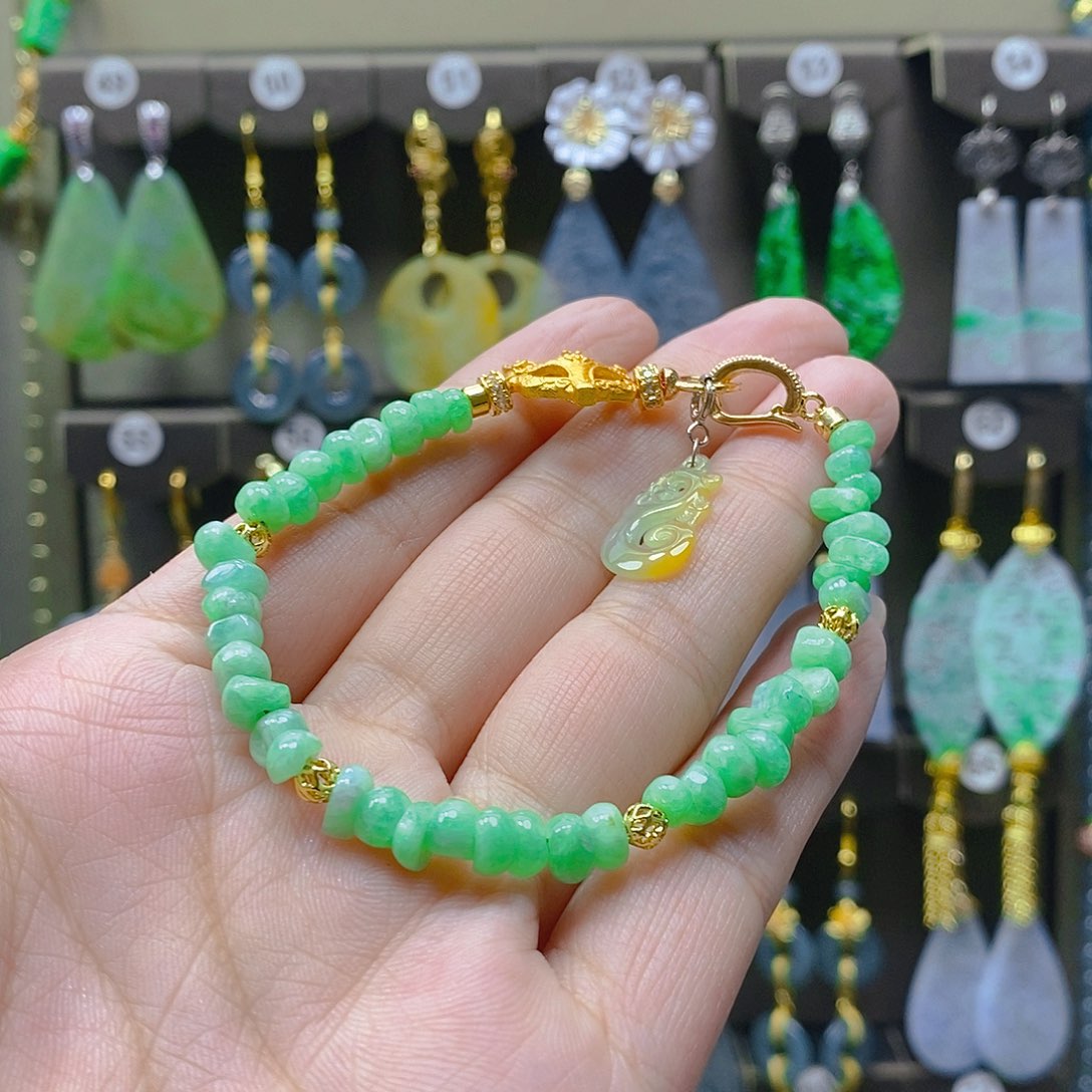 未镶嵌翡翠耳饰翡翠