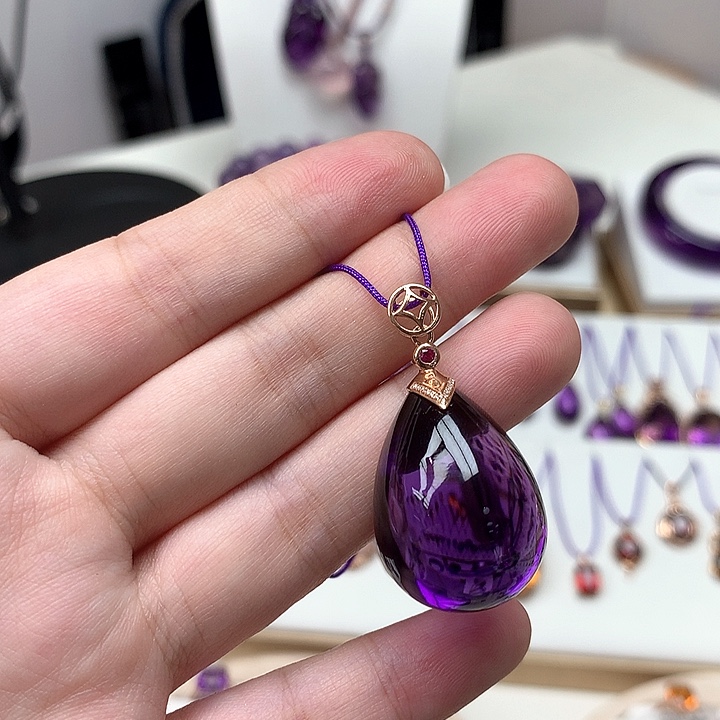 紫晶吊坠(赠链)18K金镶嵌芬*紫水晶吊坠