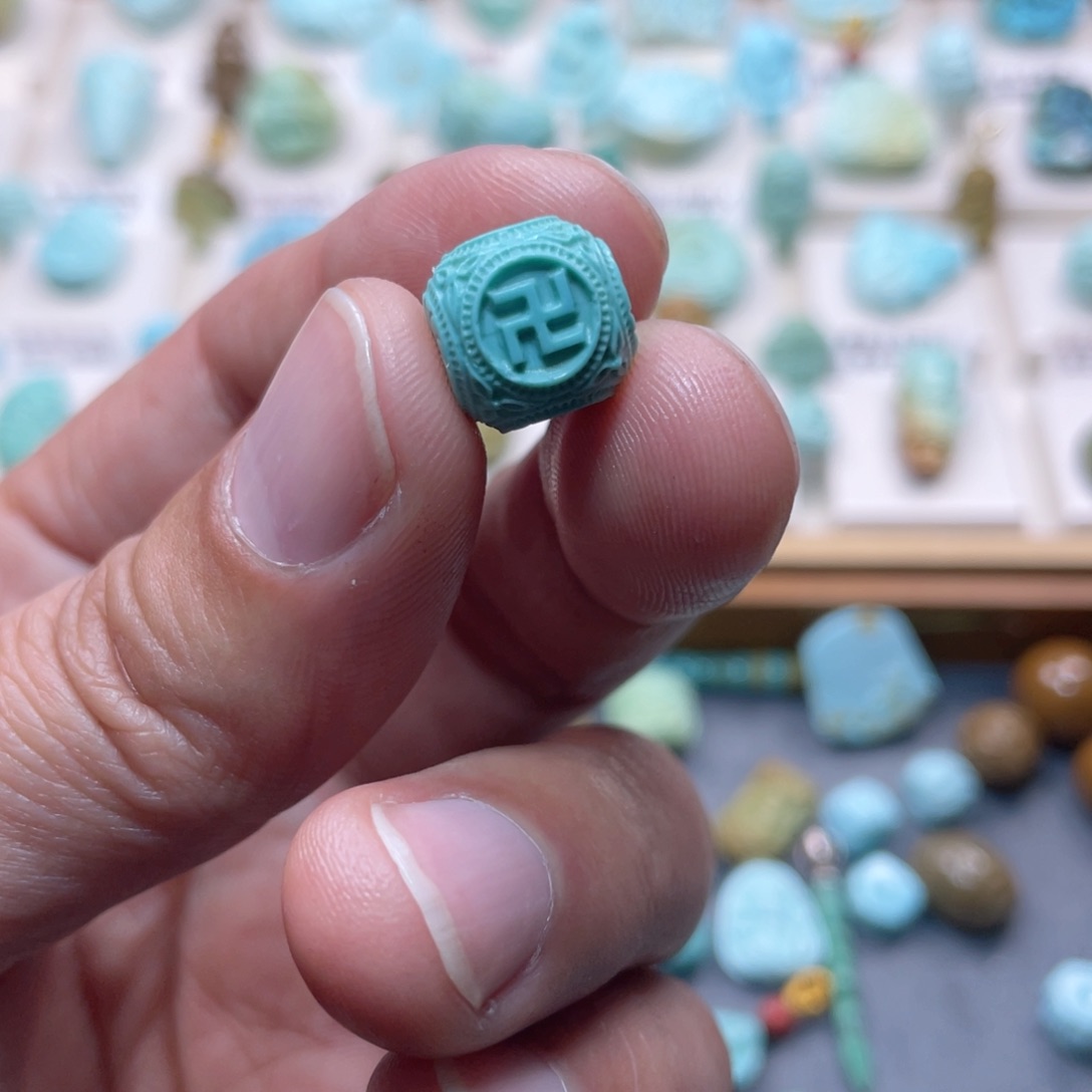绿松石配饰未镶嵌老*