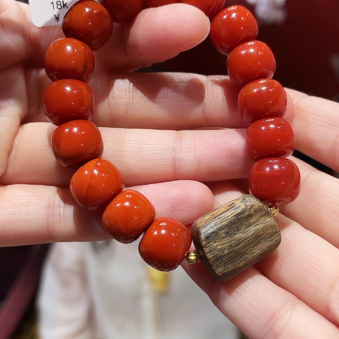 南红玛瑙18K金镶嵌手链