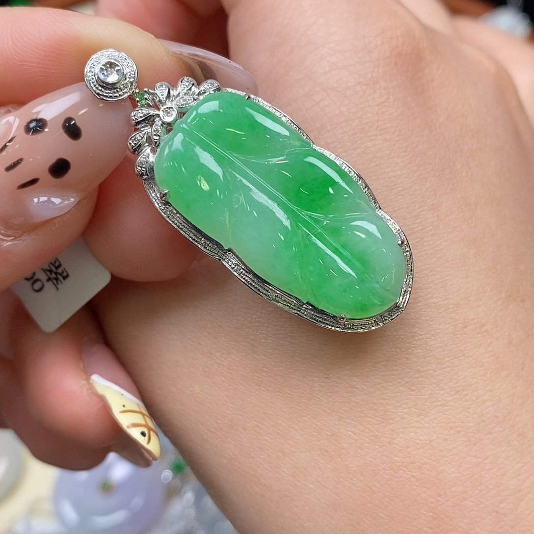 翡翠吊坠(不含链)18K金镶嵌树叶