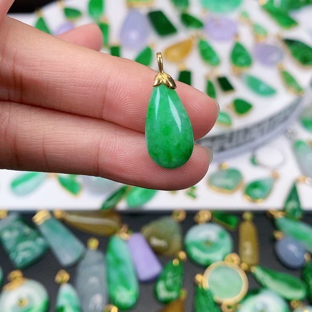 翡翠吊坠(不含链)18K金镶嵌