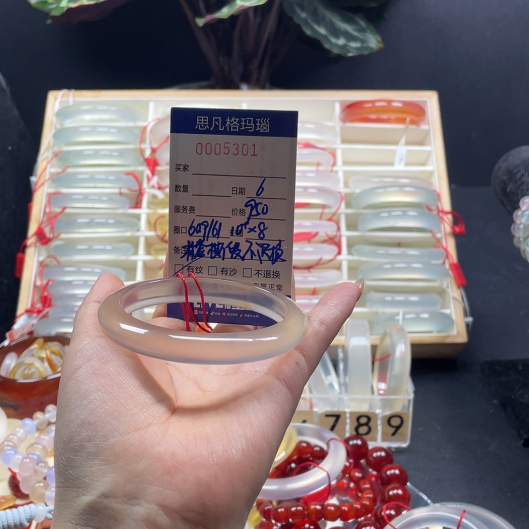 玛瑙/玉髓手镯未镶嵌熙*