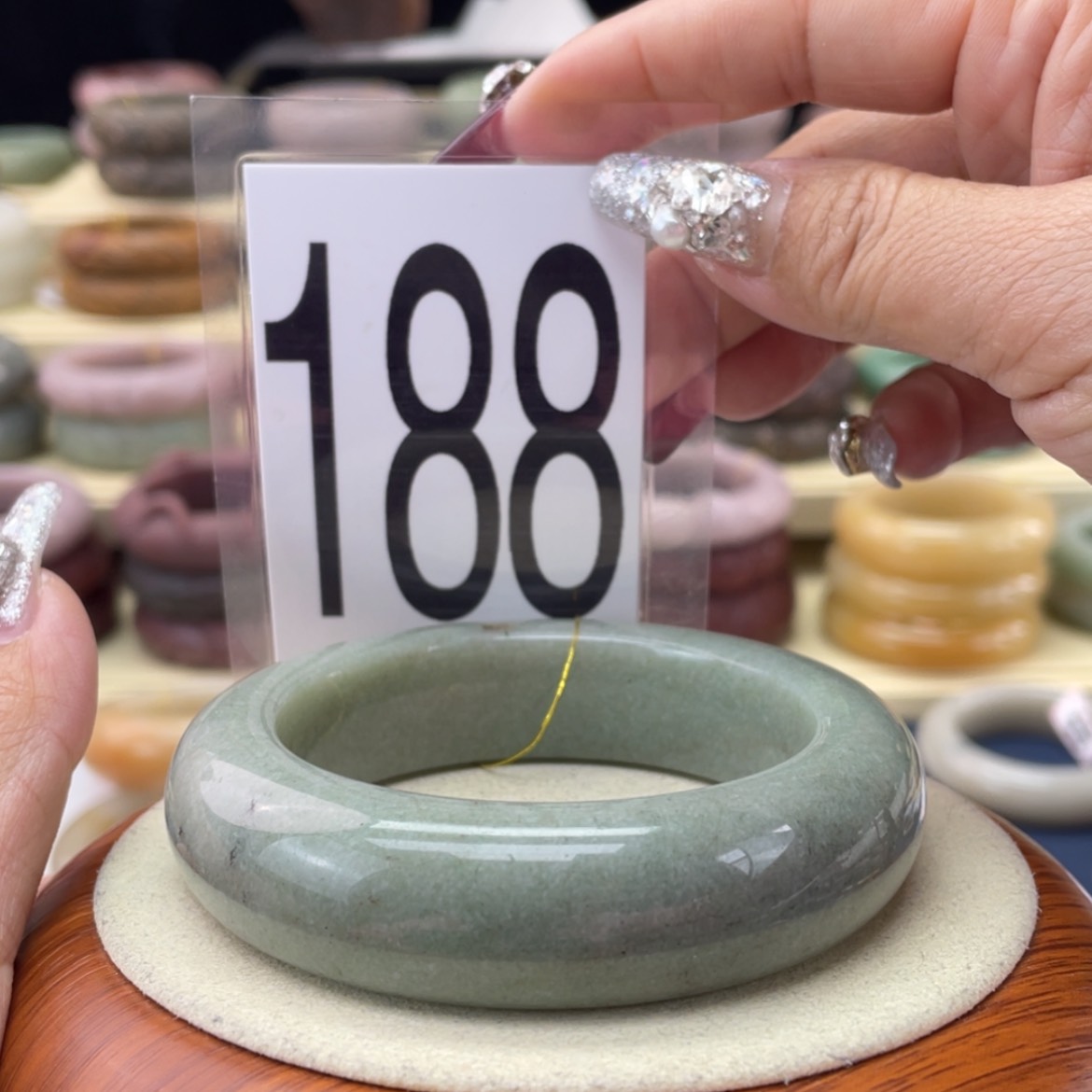 【闪购商品】石英质玉手镯未镶嵌