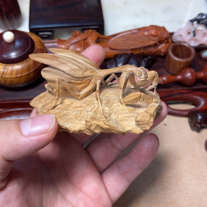 檀香木手工雕刻螳螂把件