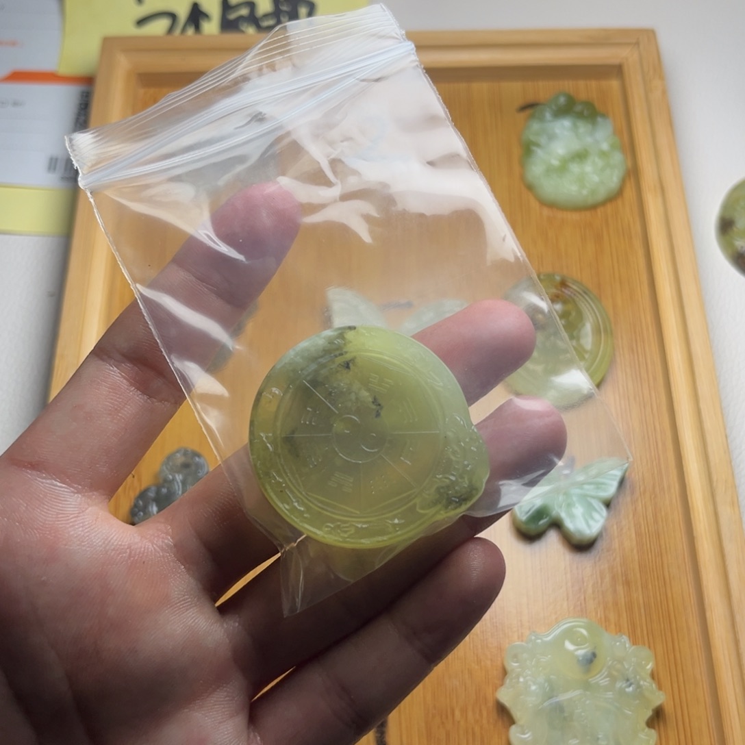 用***6蛇纹石玉未镶嵌颈饰