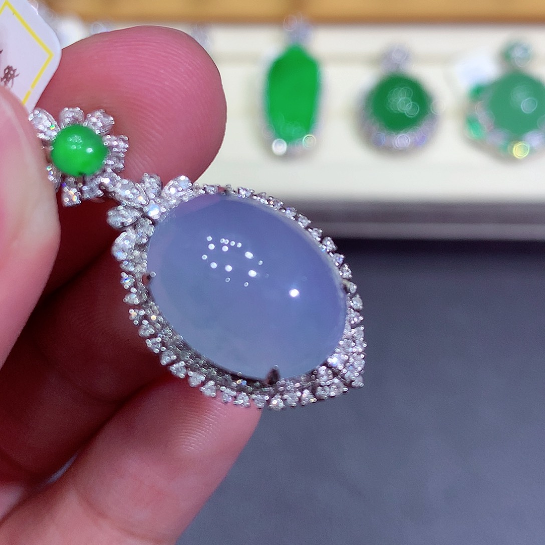 翡翠吊坠(不含链)18K金镶嵌