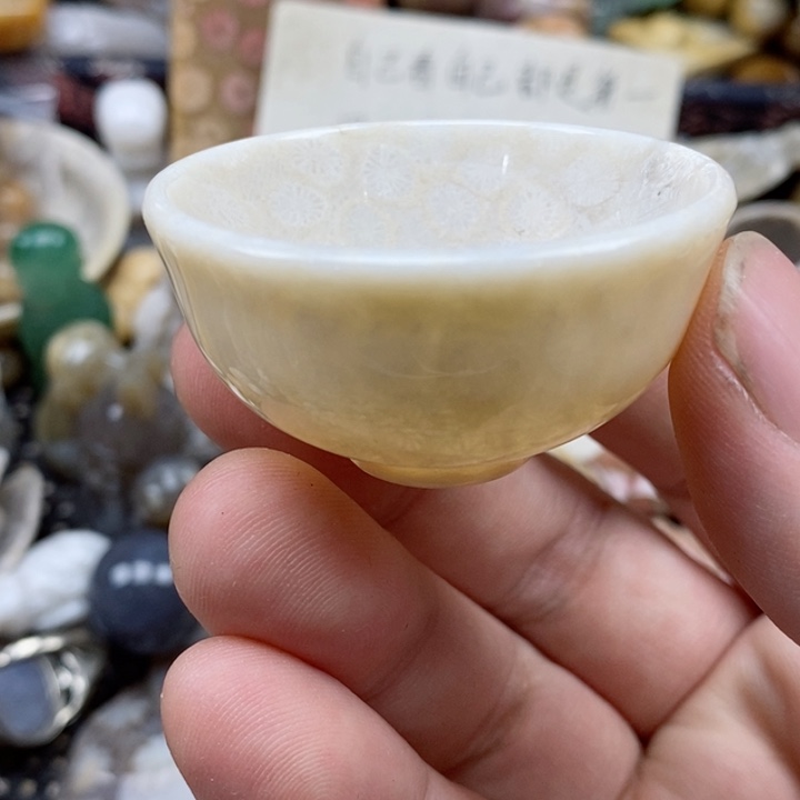 石英质玉未镶嵌颈饰有瑕