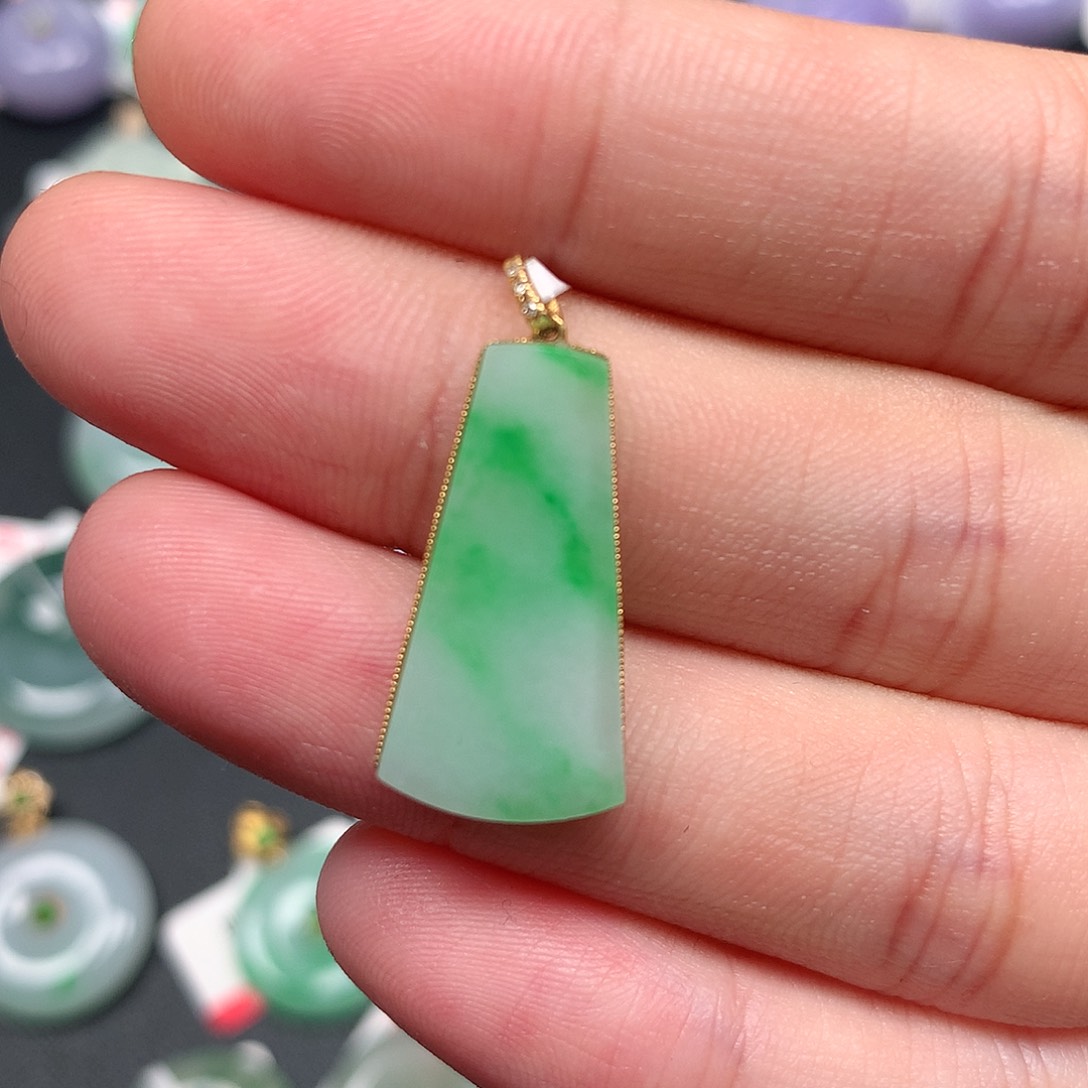 颈饰18K金镶嵌翡翠翡翠吊坠