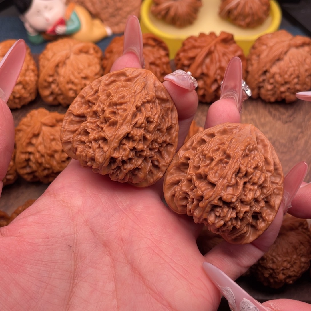 把件文玩核桃全品毕业，红皮正三角南疆43